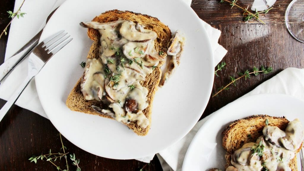 How To Make Creamy Garlic Mushrooms On Toast At Home