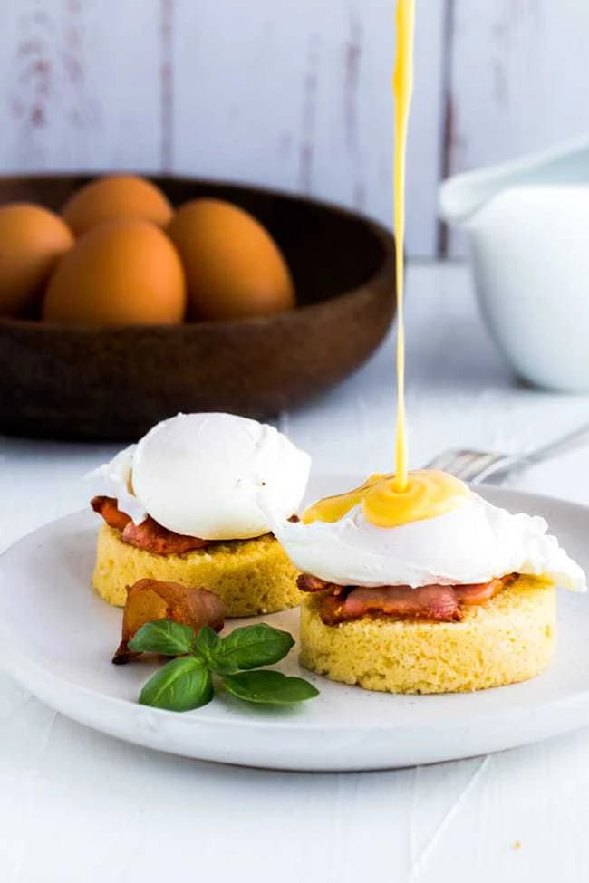 Delicioso huevo benedictino keto