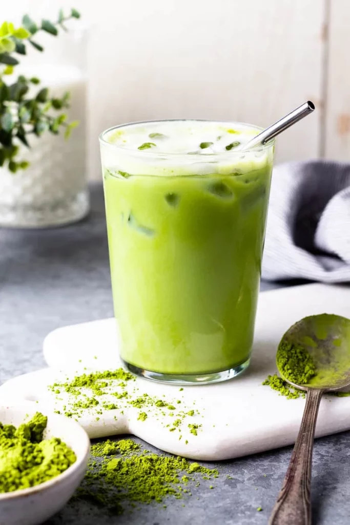 Latte Glacée au Matcha Cétogène vert