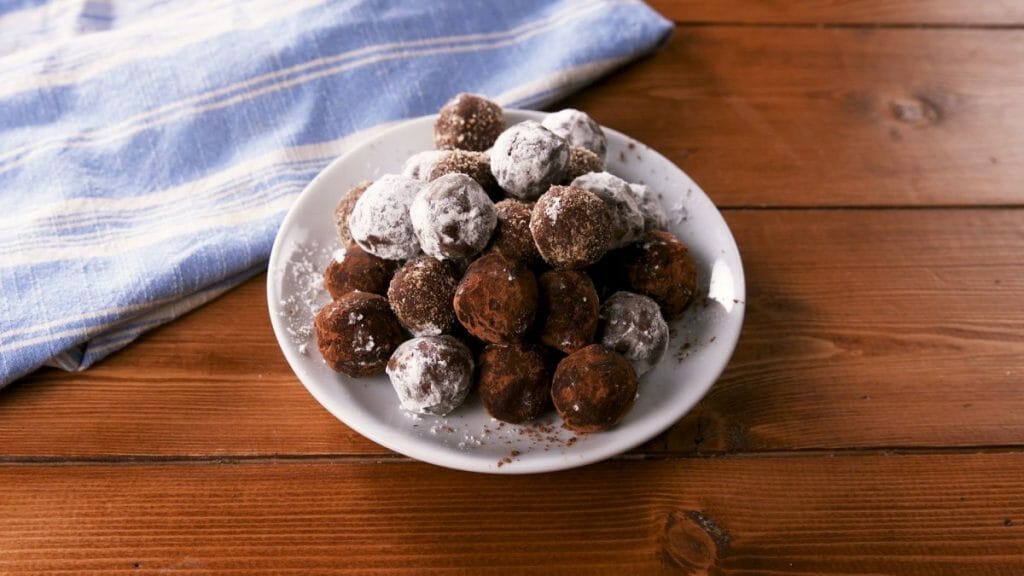 Easy Chocolate Rum Balls Recipe
