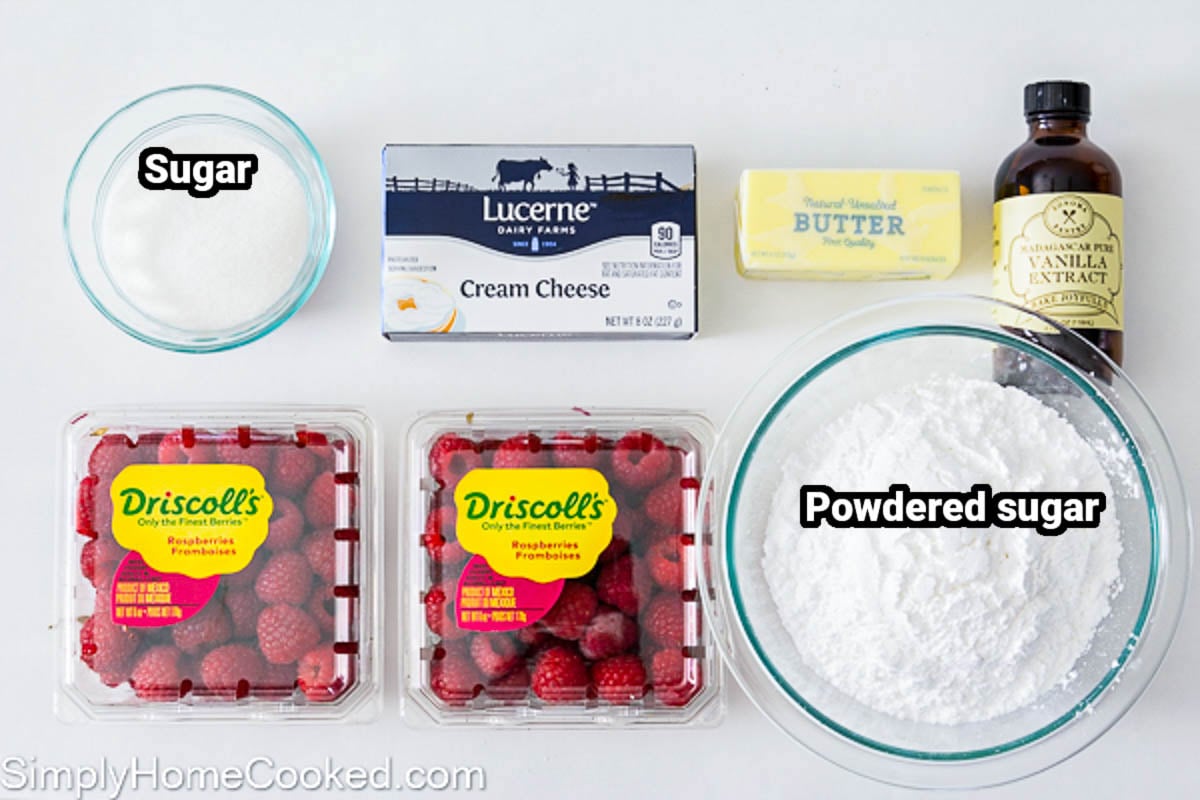 Ingrédients pour le Glaçage à la Framboise : fromage à la crème, sucre, framboises, beurre, vanille et sucre glace.