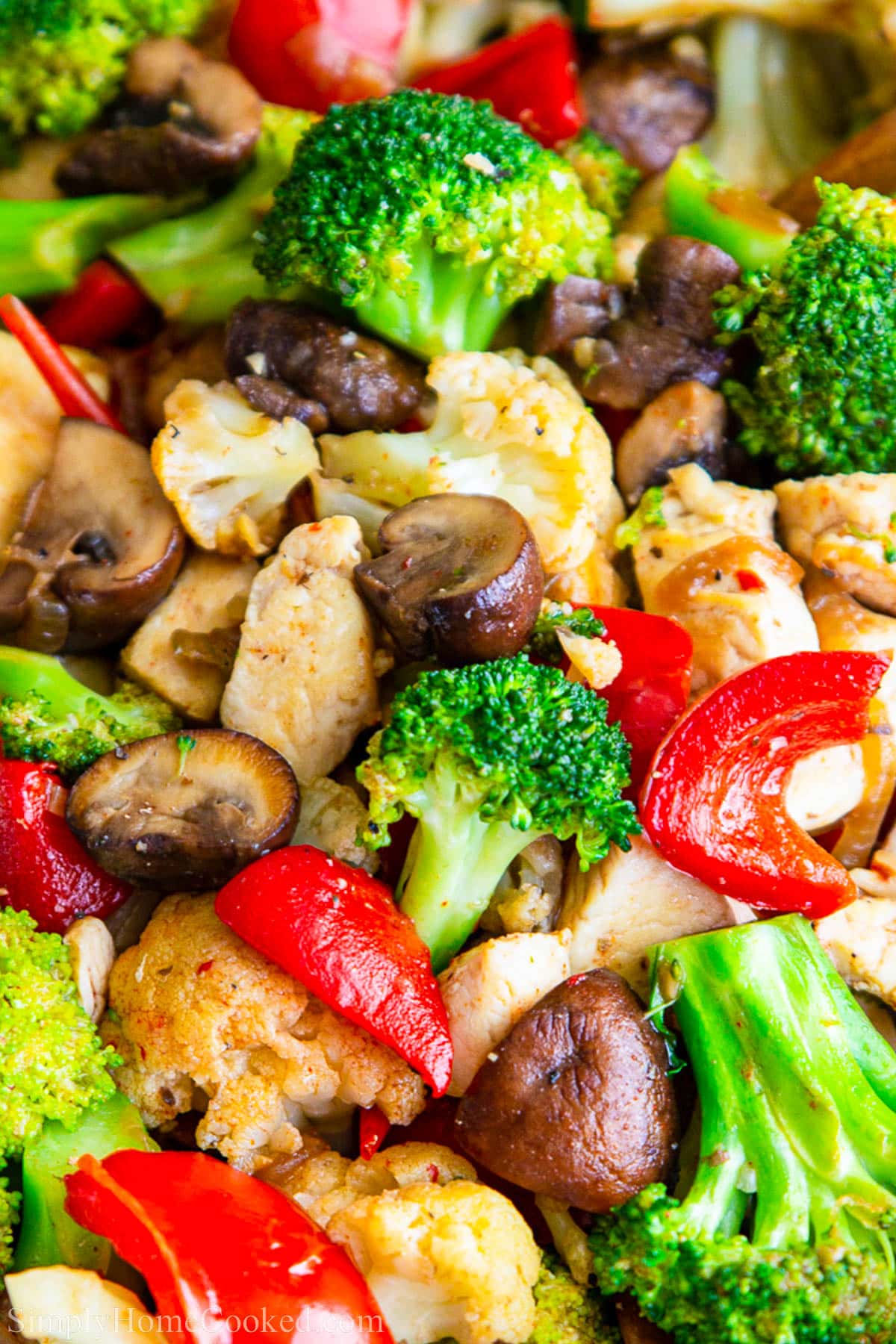 Vue rapprochée de la Salade de Brocoli Chaud.